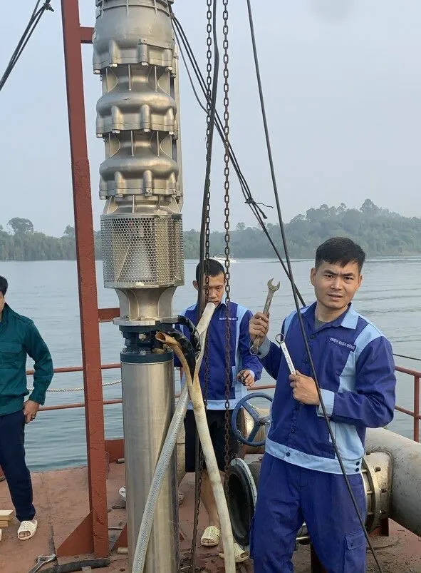 Lắp đặt bơm chìm 75kw tại Hồ Thác Bà – Công ty CP cấp nước và xây dựng Yên Bái
